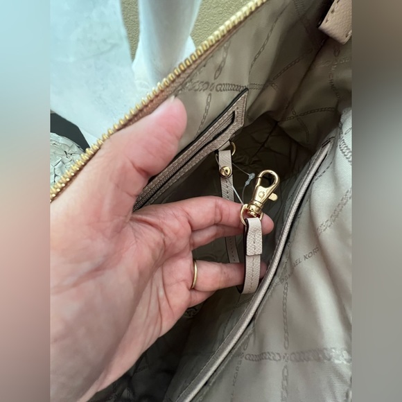 Brand new Michael Kors Jet Set Large Tote-Zip Saffiano Leather Tote with tag. - Picture 7 of 12